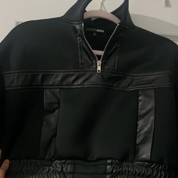 FashionNova size XS hoodie sweatshirt cropped style black 1/4 zipper hoodie - Picture 2 of 10